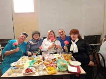 "Главною-душою не стареть"